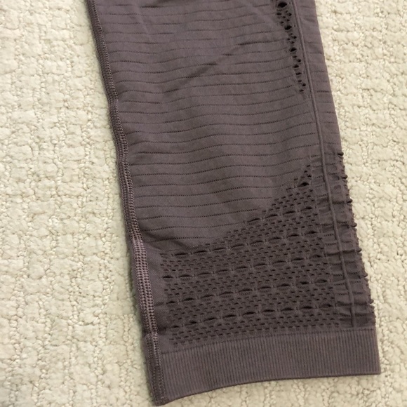 Energy + Seamless Cropped Leggings - Picture 6 of 7